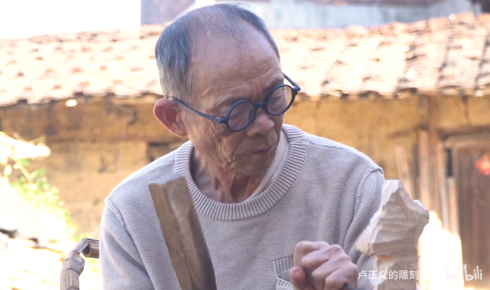 半年涨粉138万！72岁木雕手艺人在B站的第二种生活-第4张图片-周小辉博客