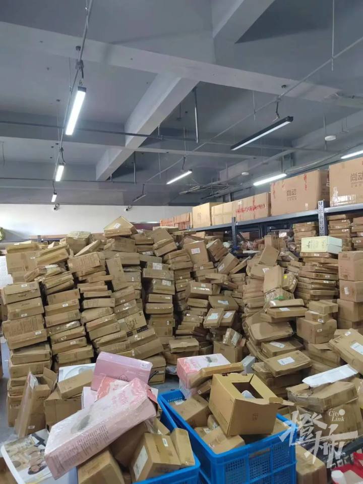 你网购退货的商品都在这？杭州800㎡+的“线下闲鱼”仓库，一起去看看-第33张图片-周小辉博客